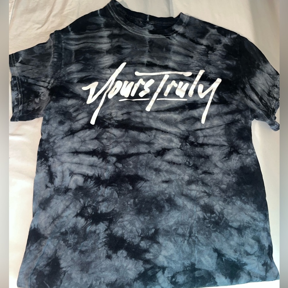 UniSex Yours Truly T-Shirt